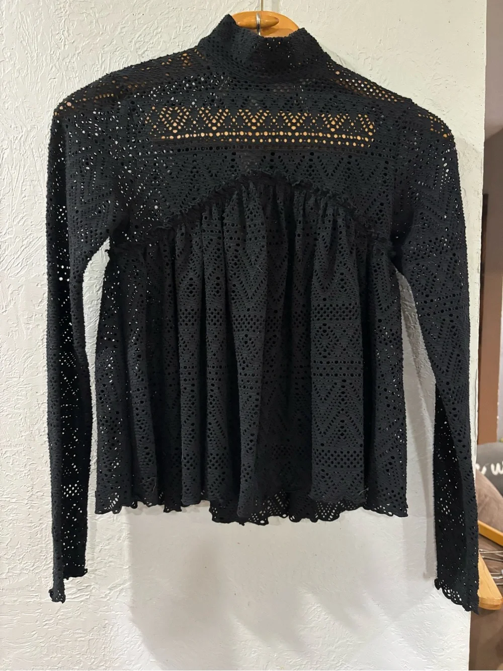 Free People Beach Lace Eyelet Crochet Boho long sleeve cover up shirt size XS